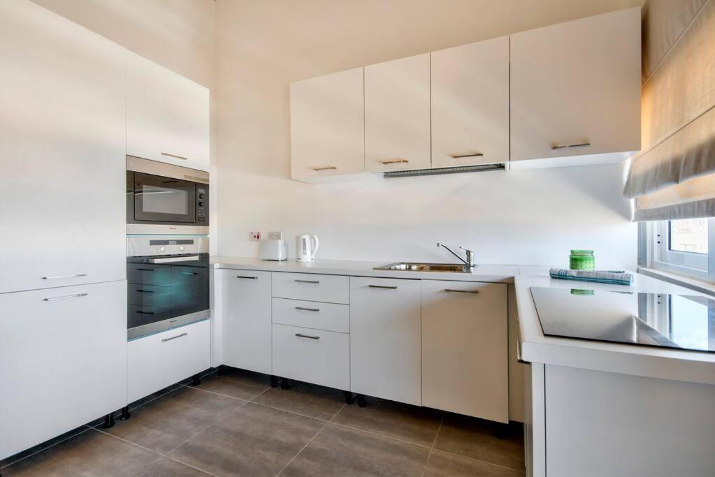 Vallettastay - Harbor View Gem -Sea View 2 Bed Apt Екстериор снимка